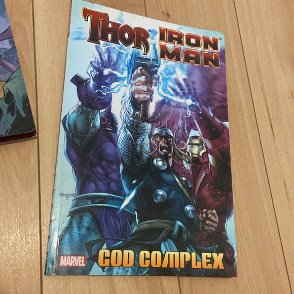 Marvel Book Lot (3) - Picture 4 of 9